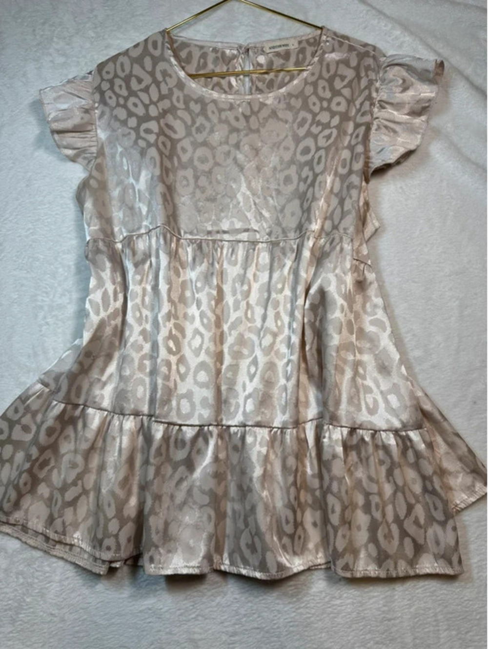 Andthewhy Womens  Leopard Jacquard Satin Babydoll Blouse Peplum Ruffle Top L